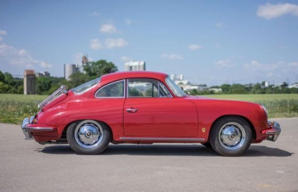 Für eine ganz andere Generation steht ein weiteres Highlight: der Porsche 356 B 2000 GS Carrera aus dem Jahr 1962.